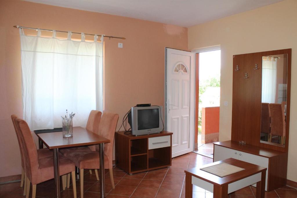Apartments Isabela バスカ 部屋 写真